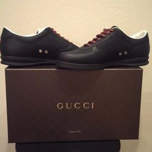 Gucci boys (Kids) authentic Black lace up Sneaker. Size 32 (US 1)
